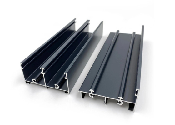Fertigen Sie Aluminiumprofile der verdrängungs-T6 für Aufzugs-Anodisierungspulver-Malerei besonders an
