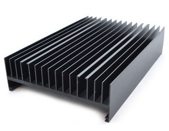 Pulverisieren Sie gemalte Aluminiumkühlkörper-Verdrängungen schwärzen mit CNC maschineller Bearbeitung