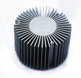 Geführte Aluminiumkühlkörper-Verdrängungen, silbrig/Schwarzes anodisierten verdrängte Aluminiumprofile
