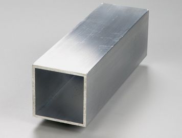 Silbernes Aluminiumprofil-Verdrängungs-Rechteckrohr-dünne Wand verdrängte Aluminiumformen