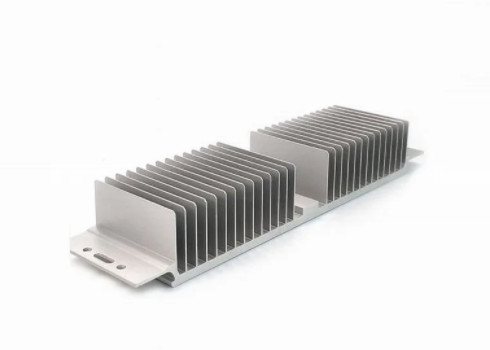 Silbrige anodisierte Aluminiumkühlkörper-Verdrängung profiliert Unterkunftkühlkörper 6082