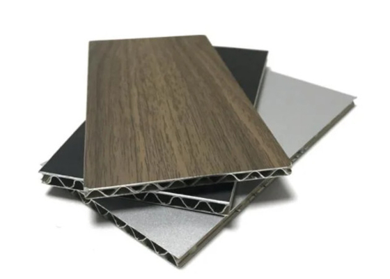 Feuerfester Aluminiumperlen-Kern-zusammengesetzte Platten-Gitter-Wellen-nicht Brennbarkeit