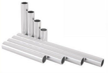 Silbriges anodisiertes Aluminiumrohr mit maschinell bearbeitendem CNC, Bohrung/Ausschnitt