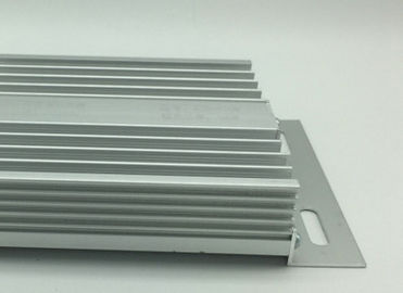 Mühle beendete Aluminium-Verdrängungs-Einschließung 6063/6061 mit Ausschnitt/Bohrgerät/dem Lochen
