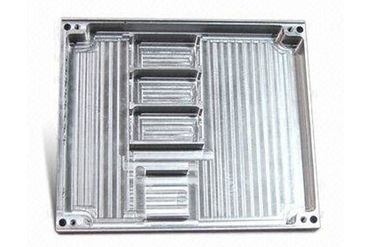 CNC, der verdrängten Aluminiumfall mit der Bohrung/Mahlen/klopfen maschinell bearbeitet