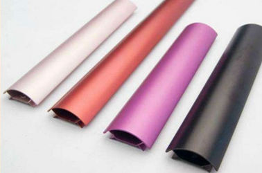 Farbige Anodisierungskundengebundene Form des Aluminium-6061 Profil mit der fertigen maschinellen Bearbeitung