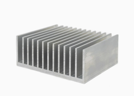 6063 Silberanodisierte Aluminiumprofile mit CNC-Bearbeitung