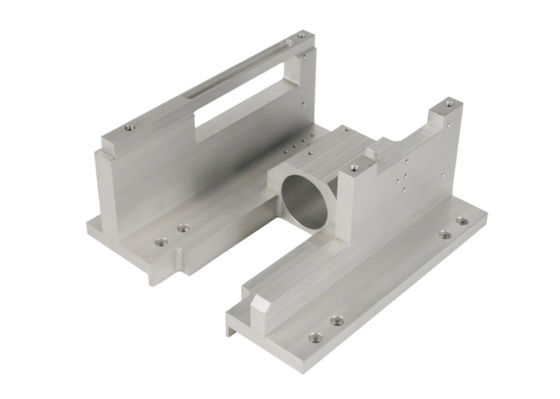 Anodisiertes industrielles Aluminiumprofil mit der fertigen maschinellen Bearbeitung