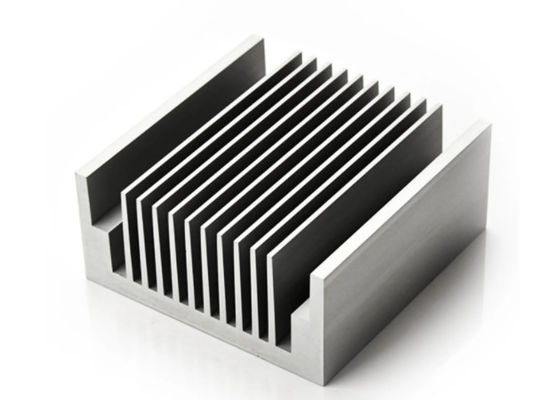 Anodisierte Aluminiumverdrängung des kühlkörper-6005 profiliert mit dem Lochen/Bohrung