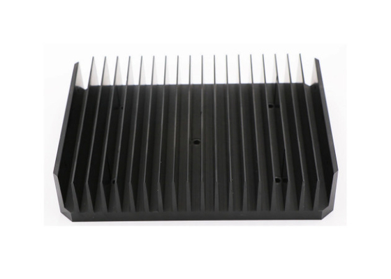 Schwarzes anodisierte 6060 Aluminiumkühlkörper-Verdrängungs-Profile T66