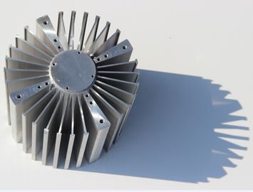 Fertige maschinell bearbeitende Aluminiumkühlkörper-Verdrängungen anodisierten 6063-T5