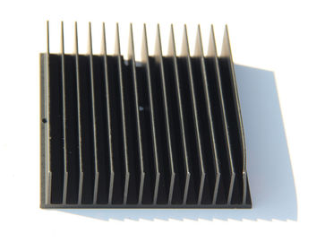 Schwärzen Sie anodisierte Aluminiumverdrängungen des kühlkörper-6005-T5, fertige maschinelle Bearbeitung